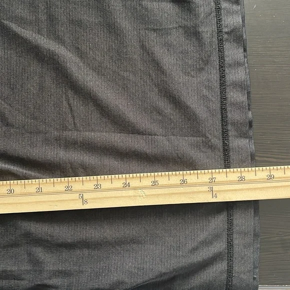 Vuori Men's Tradewind Performance Tank Top Size M Sleeveless Pocket Black EUC - Picture 9 of 10